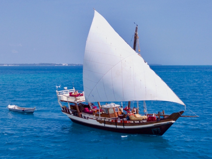 Traditional Dhow Sur Sailing 700 X 525