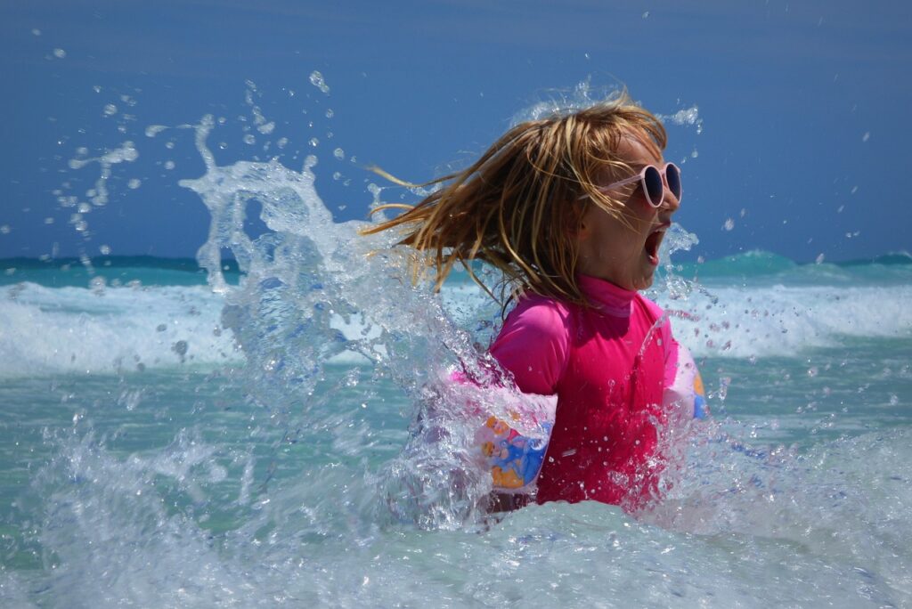 Girl Sea Swimming 428690 1024x684 1